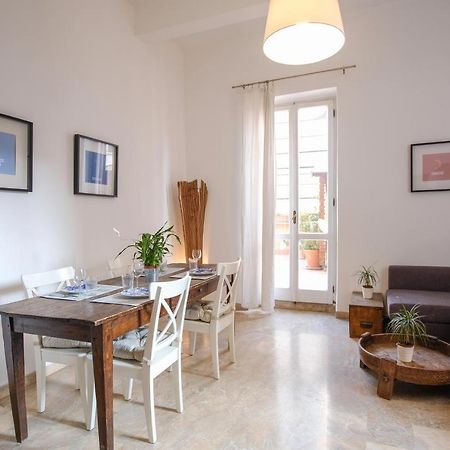 Spacious Apartment With Big Terrace At Colosseum Roma Exterior foto