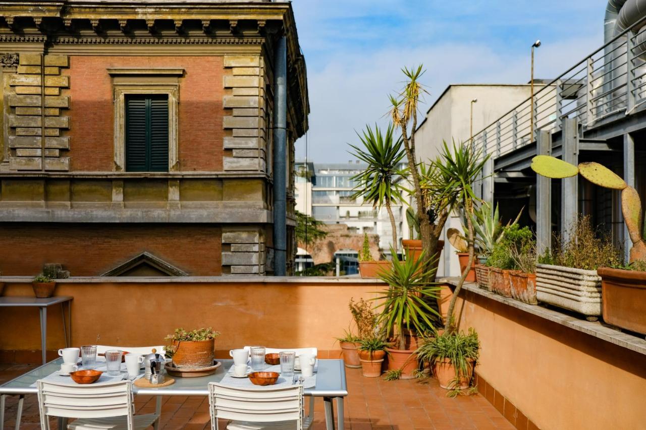 Spacious Apartment With Big Terrace At Colosseum Roma Exterior foto