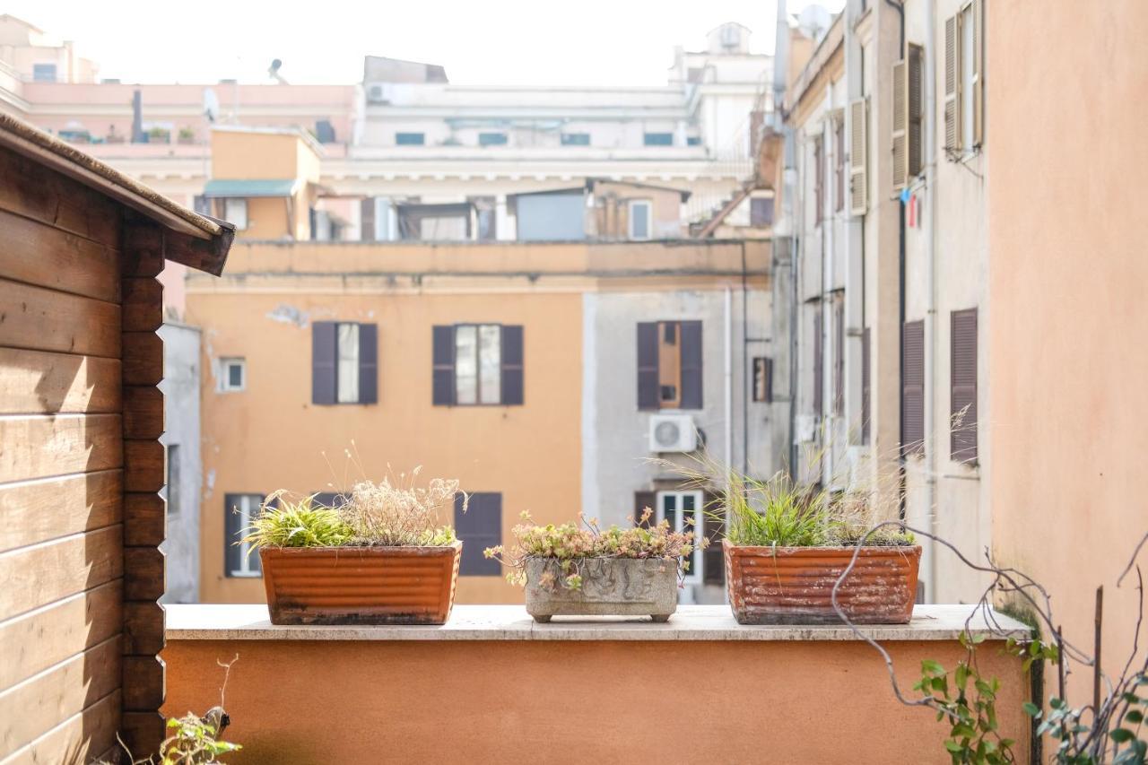 Spacious Apartment With Big Terrace At Colosseum Roma Exterior foto
