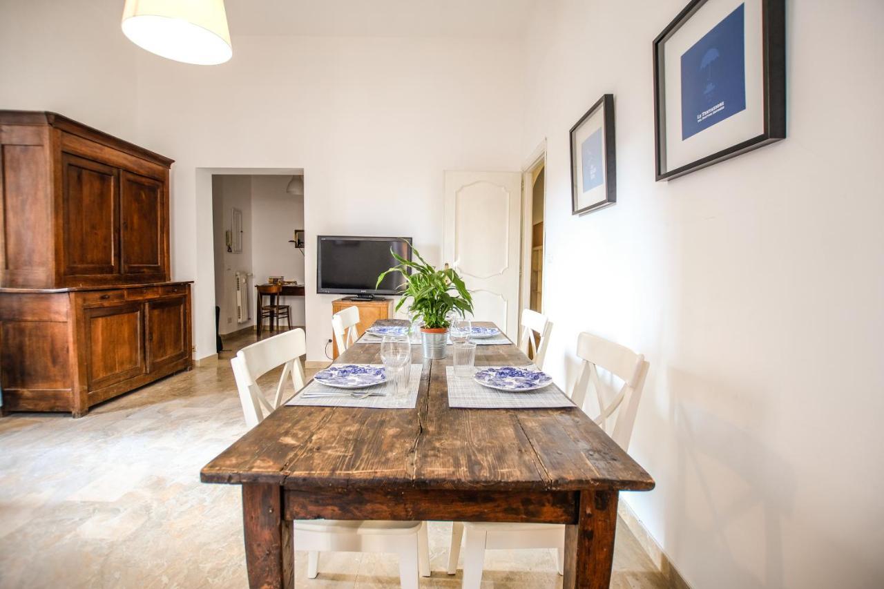 Spacious Apartment With Big Terrace At Colosseum Roma Exterior foto
